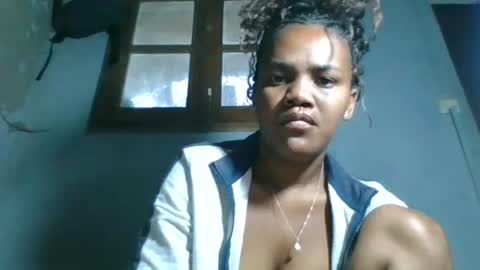 Snapshot of clarisse98 chatting on 11.10.25 clarisse98 online show from 11.10.25