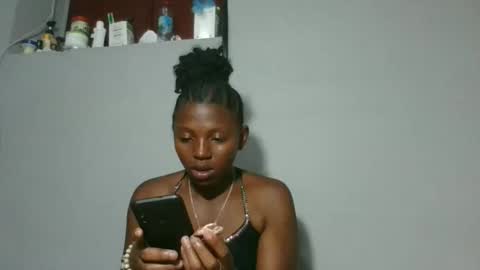 Snapshot of clarisse98 chatting on 11.18.25 clarisse98 online show from 11.18.25