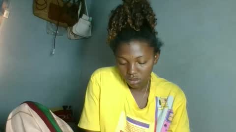 Snapshot of clarisse98 chatting on 12.02.25 clarisse98 online show from 12.02.25