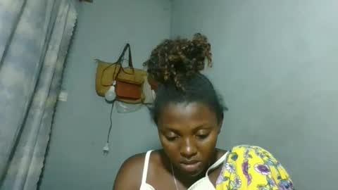 Snapshot of clarisse98 chatting on 12.03.25 clarisse98 online show from 12.03.25