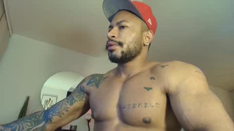 Snapshot of clark_strong chatting on 11.03.25 clark_strong online show from 11.03.25