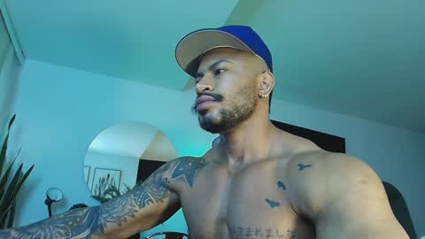 Snapshot of clark_strong chatting on 11.16.25 clark_strong online show from 11.16.25