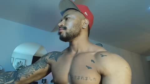 Snapshot of clark_strong chatting on 11.18.25 clark_strong online show from 11.18.25