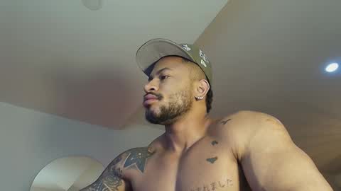 Snapshot of clark_strong chatting on 12.14.25 clark_strong online show from 12.14.25