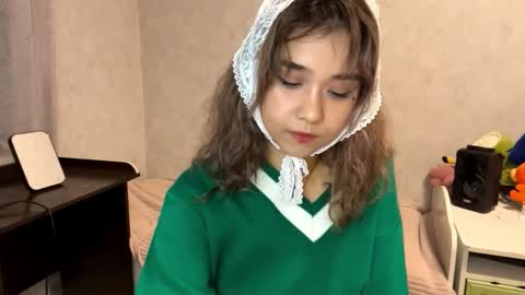 Snapshot of clary_cloud chatting on 11.08.25 Lara online show from 11.08.25