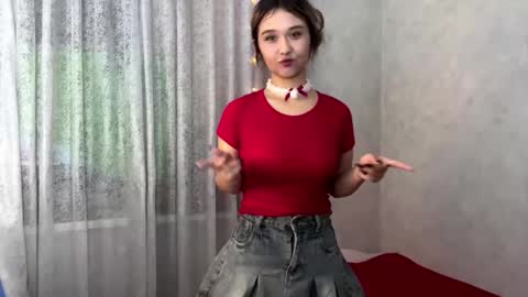 Snapshot of clary_cloud chatting on 11.25.25 Lara online show from 11.25.25