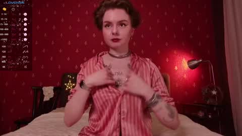 Snapshot of classy_mia chatting on 02.18.25 Goldie online show from 02.18.25