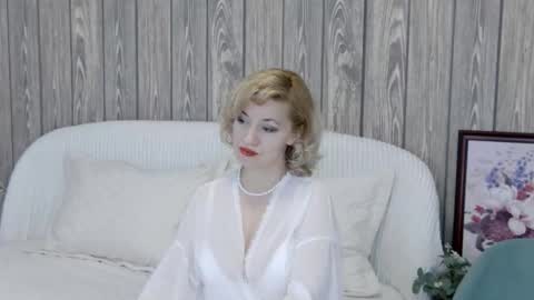 Classy Tinna online show from 04.04.26