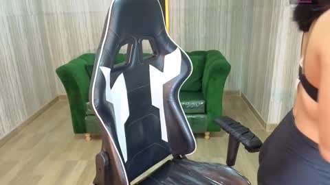 Snapshot of clementine_t chatting on 10.19.25 Clementine online show from 10.19.25