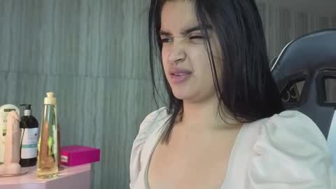 Snapshot of clementine_t chatting on 11.29.25 Clementine online show from 11.29.25