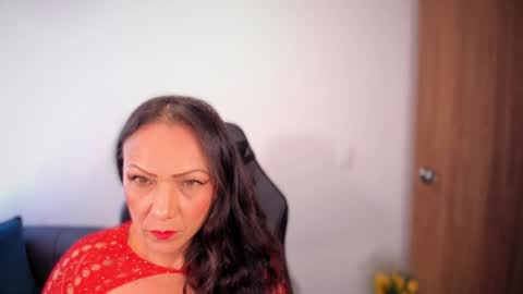 Snapshot of cleoember_ chatting on 01.11.26 Cleo online show from 01.11.26