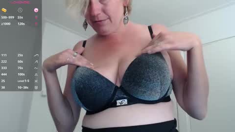 Snapshot of clittytastic chatting on 09.23.25 Syl online show from 09.23.25