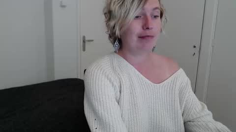 Snapshot of clittytastic chatting on 10.20.25 Syl online show from 10.20.25