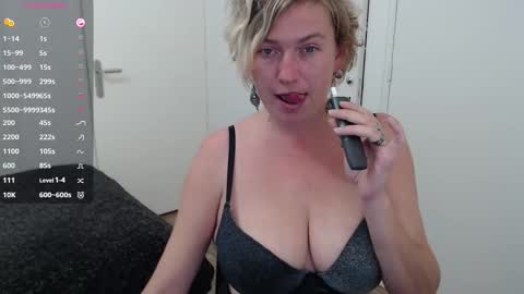 Snapshot of clittytastic chatting on 10.23.25 Syl online show from 10.23.25