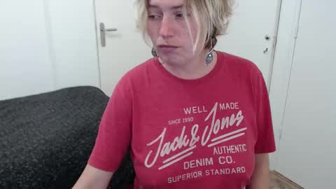 Snapshot of clittytastic chatting on 10.30.25 Syl online show from 10.30.25