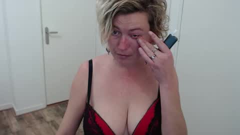 Snapshot of clittytastic chatting on 11.13.25 Syl online show from 11.13.25