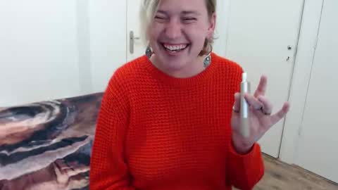 Snapshot of clittytastic chatting on 11.18.25 Syl online show from 11.18.25