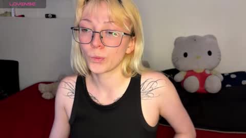  CLOE  online show from 11.05.25