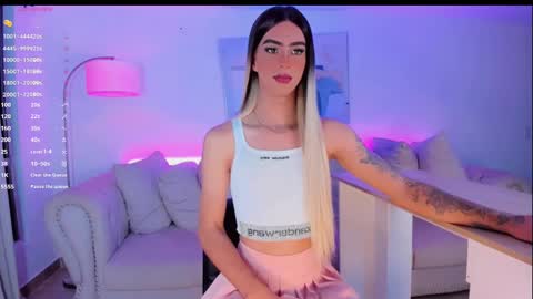 CLOE REMINTON online show from 01.18.25