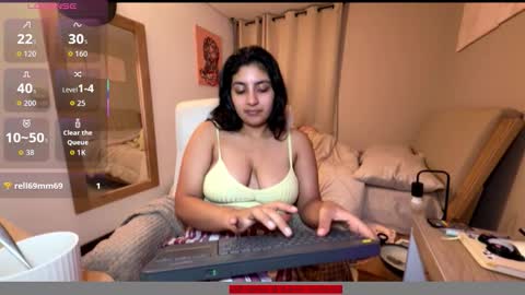 cloe small online show from 10.13.25