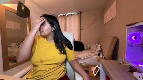 cloe small online show from 02.08.26