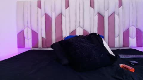 Cloe  Stanfort online show from 10.31.25