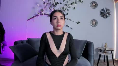 CLOE  online show from 11.23.25