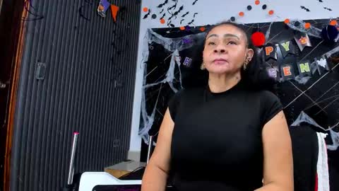 Snapshot of cloee_rabbyt chatting on 11.04.25 CLOE online show from 11.04.25