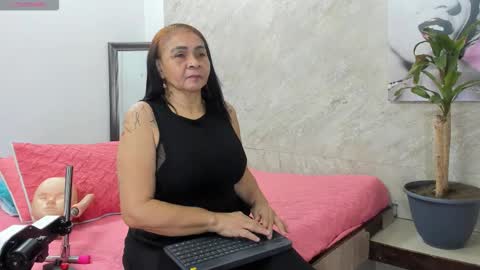 Snapshot of cloee_rabbyt chatting on 11.14.25 CLOE online show from 11.14.25