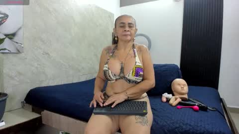 Snapshot of cloee_rabbyt chatting on 11.27.25 CLOE online show from 11.27.25