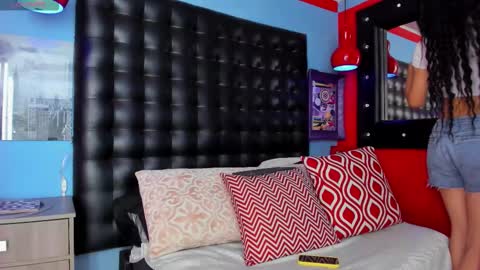 Snapshot of cloerodriguez chatting on 11.18.25 ---Cloe--- online show from 11.18.25