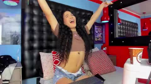 Snapshot of cloerodriguez chatting on 11.19.25 ---Cloe--- online show from 11.19.25