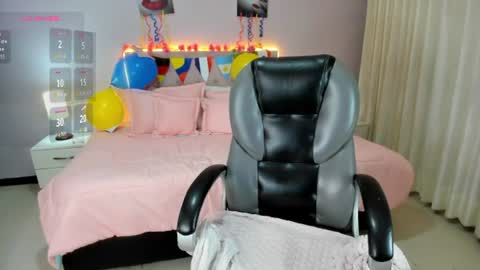 Snapshot of clown_face chatting on 06.21.26 emely dolce online show from 06.21.26