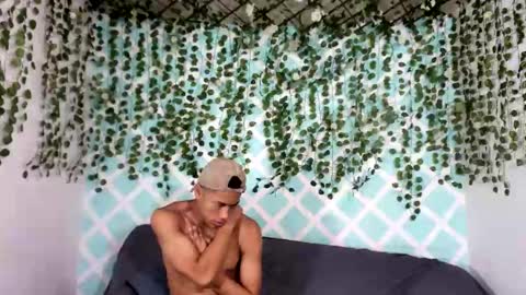 Snapshot of club_latinboys chatting on 10.12.25 club_latinboys online show from 10.12.25