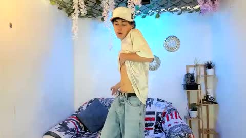 Snapshot of club_latinboys chatting on 11.06.25 club_latinboys online show from 11.06.25