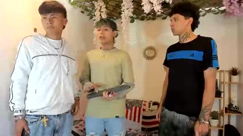 Snapshot of club_latinboys chatting on 11.16.25 club_latinboys online show from 11.16.25