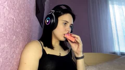 Snapshot of coco_charmel chatting on 10.01.25 Nikki online show from 10.01.25