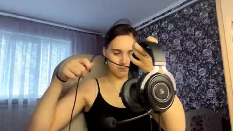 Snapshot of coco_charmel chatting on 10.02.25 Nikki online show from 10.02.25
