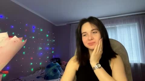 Snapshot of coco_charmel chatting on 10.18.25 Nikki online show from 10.18.25