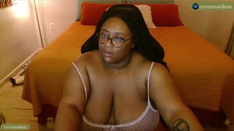 Snapshot of cocoasundaze chatting on 03.09.25 Sunnye Daze online show from 03.09.25