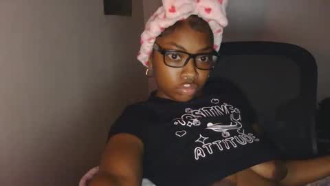 Snapshot of cocochanel197941 chatting on 12.14.25 chanel online show from 12.14.25