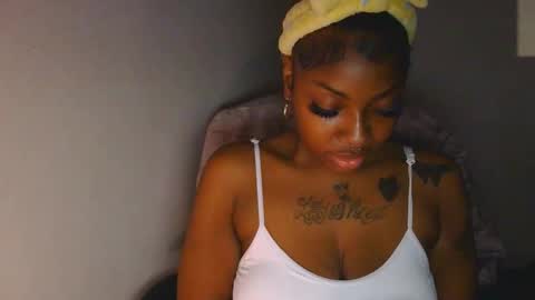 Snapshot of cocochanel197941 chatting on 12.15.25 chanel online show from 12.15.25