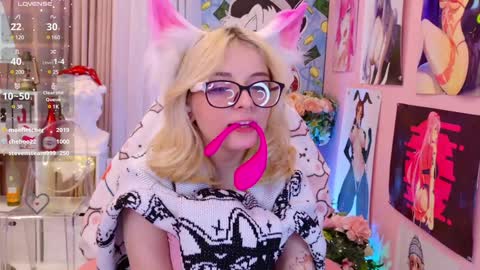 Snapshot of coconut_mia chatting on 12.15.24 Mia online show from 12.15.24