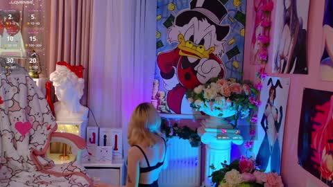 Snapshot of coconut_mia chatting on 12.19.24 Mia online show from 12.19.24