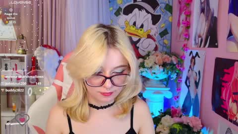 Snapshot of coconut_mia chatting on 12.21.24 Mia online show from 12.21.24