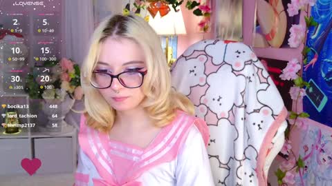 Snapshot of coconut_mia chatting on 12.24.24 Mia online show from 12.24.24