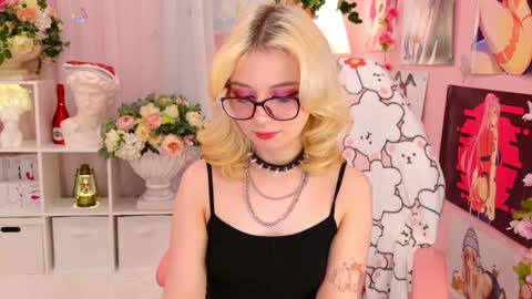 Snapshot of coconut_mia chatting on 12.24.24 Mia online show from 12.24.24