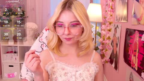 Snapshot of coconut_mia chatting on 01.23.25 Mia online show from 01.23.25