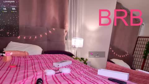 Snapshot of coconut_mia chatting on 03.02.25 Mia online show from 03.02.25