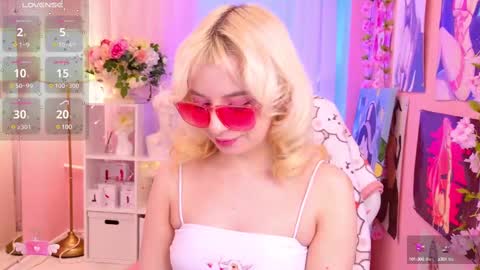 Snapshot of coconut_mia chatting on 03.07.25 Mia online show from 03.07.25